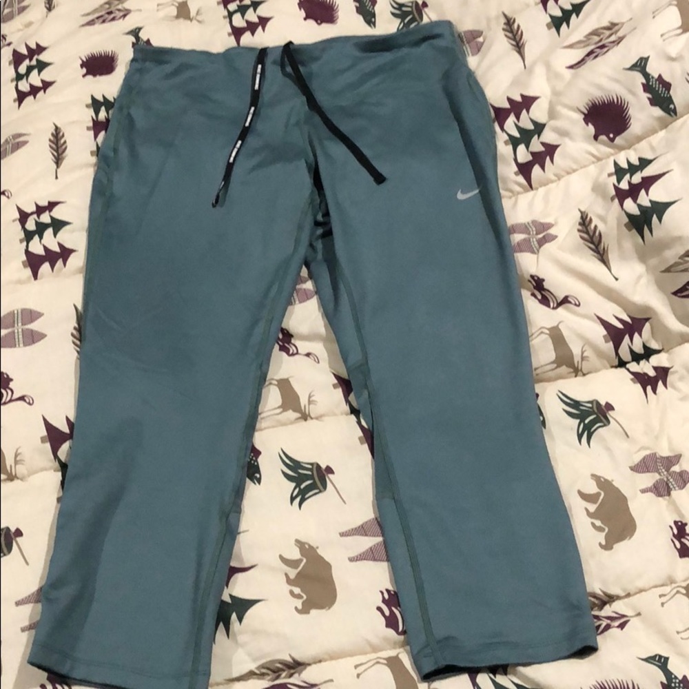 NIKE drifit capris